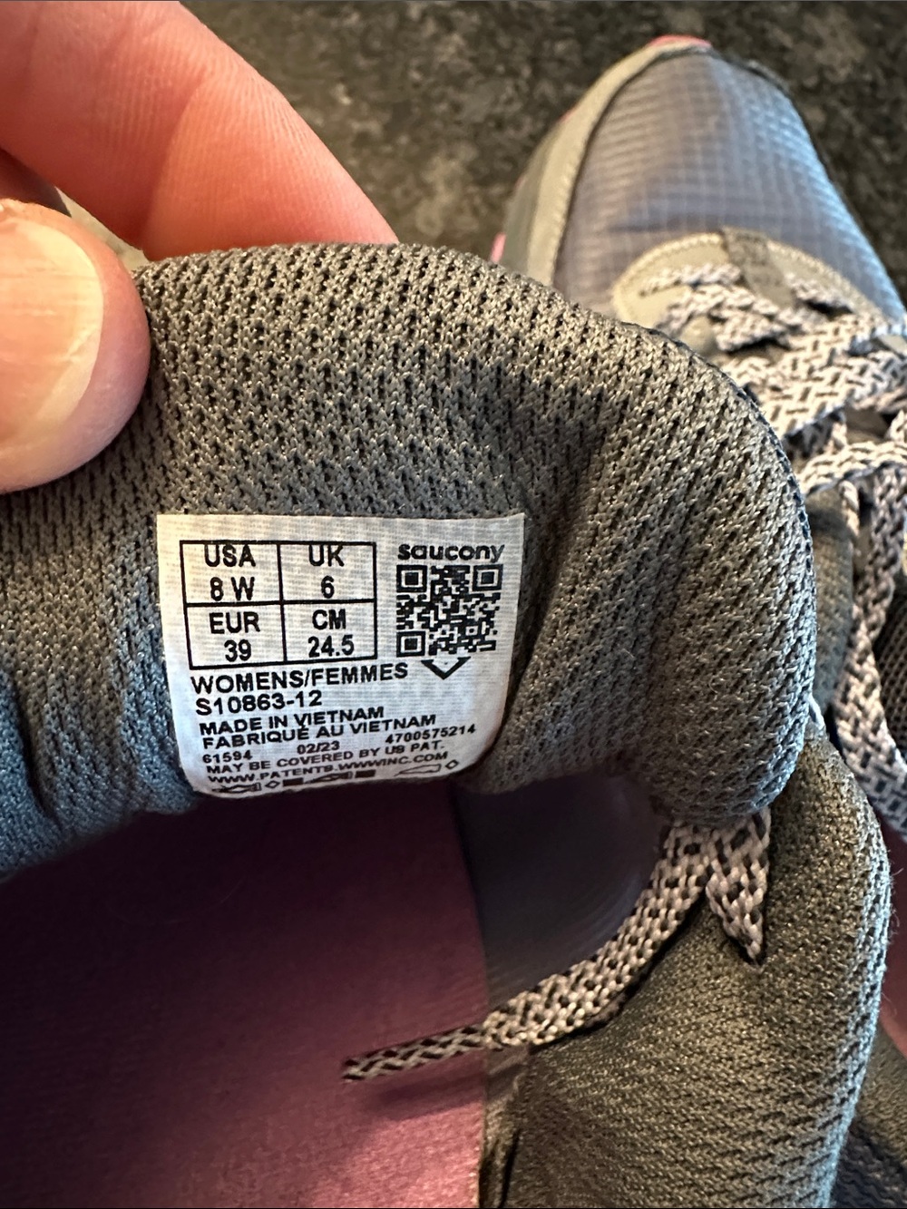 Saucony Women's Aura TR Trail Shoes - Gray with Pink Sole like new worn once - Picture 4 of 5